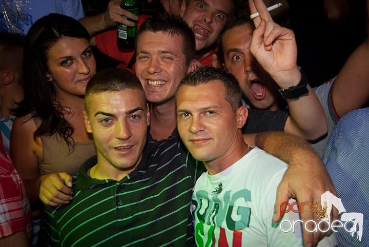 Sâmbătă în Escape, 