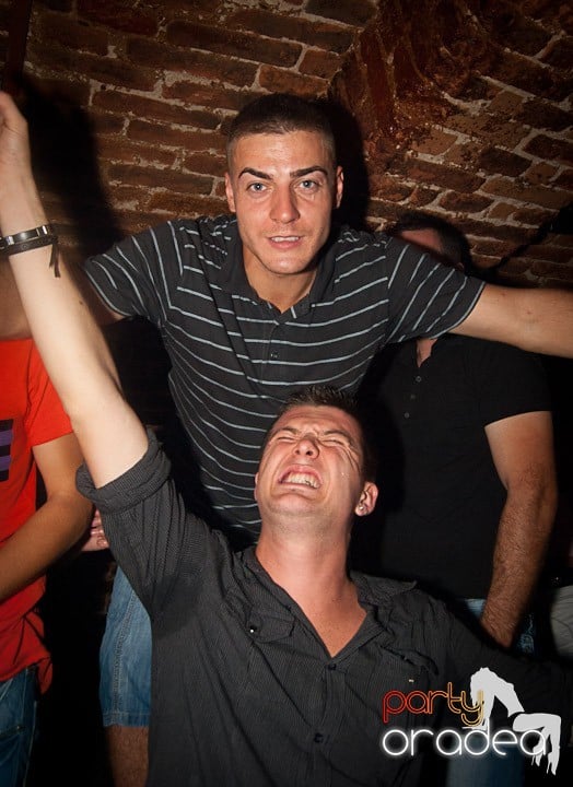 Sâmbătă în Escape, 