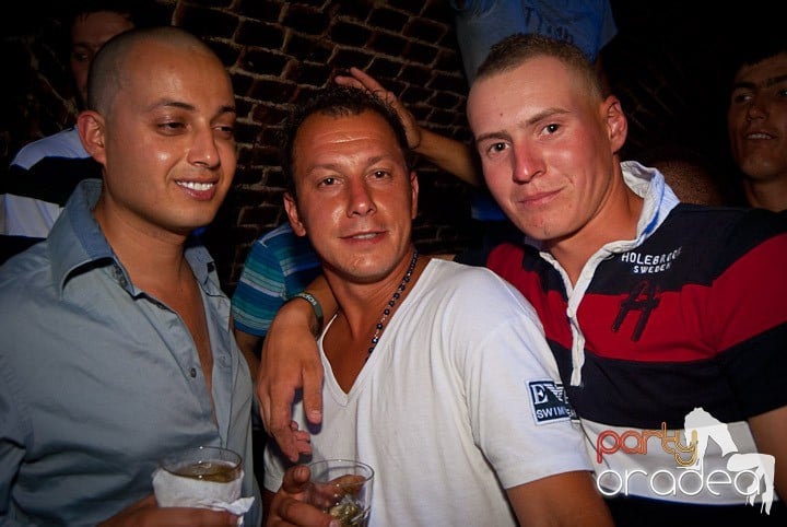 Sâmbătă în Escape, 