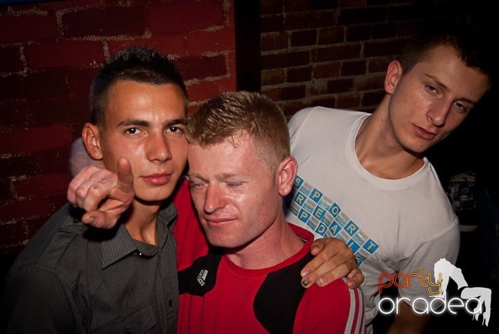 Sâmbătă în Escape, 