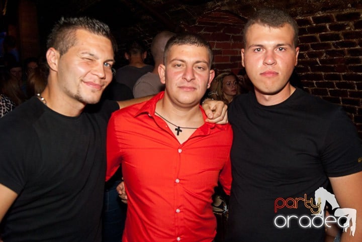 Sâmbătă în Escape, 