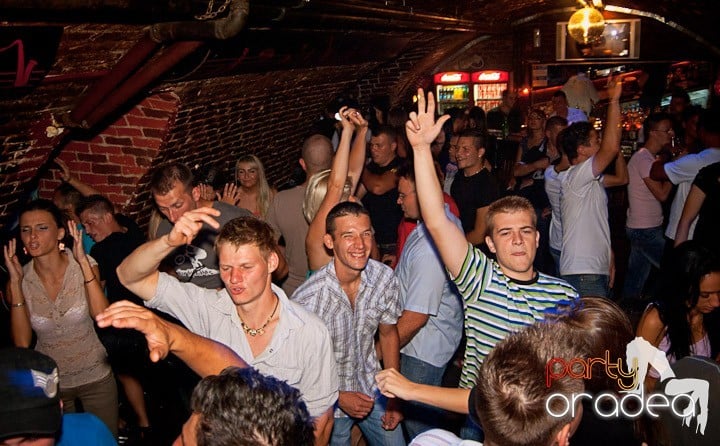 Sâmbătă în Escape, 