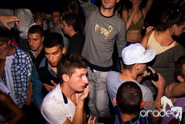 Sâmbătă în Escape, 