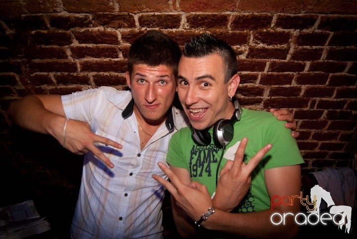 Sâmbătă în Escape, 