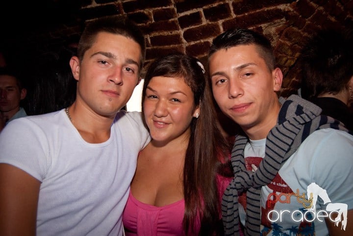 Sâmbătă în Escape, 