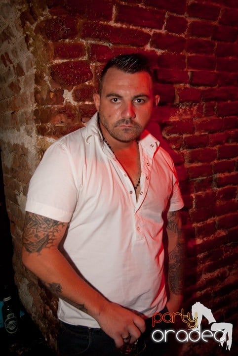 Sâmbătă în Escape, 