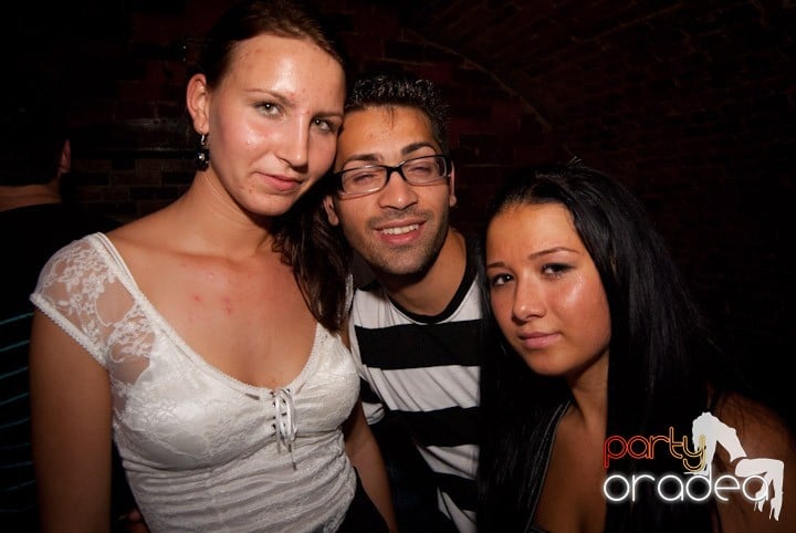 Sâmbătă în Escape, 