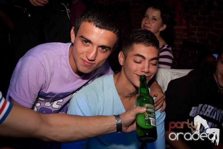 Sâmbătă în Escape, 