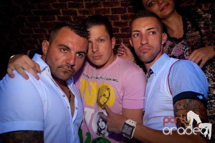 Sâmbătă în Escape, 