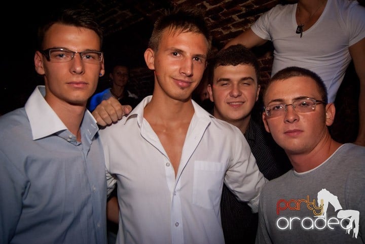 Sâmbătă în Escape, 