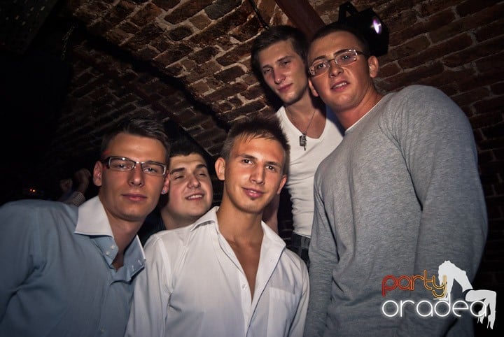 Sâmbătă în Escape, 