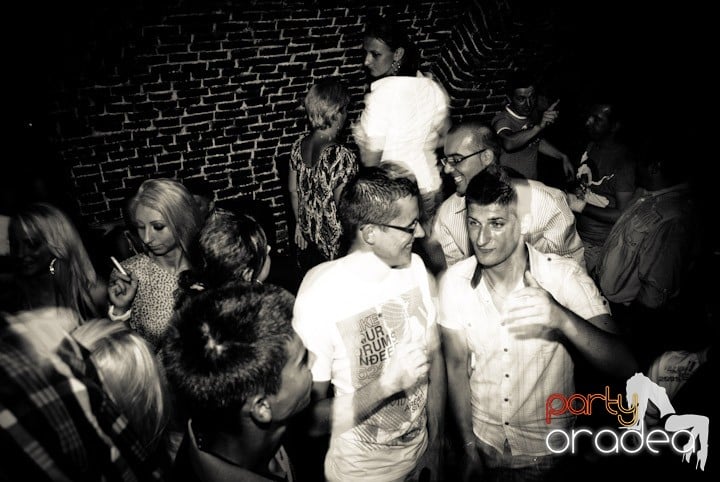 Sâmbătă în Escape, 