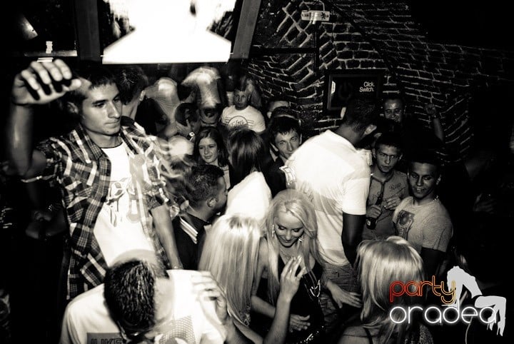 Sâmbătă în Escape, 