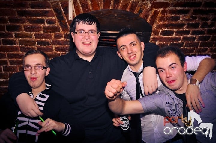 Sâmbăta începe cu Club Escape,