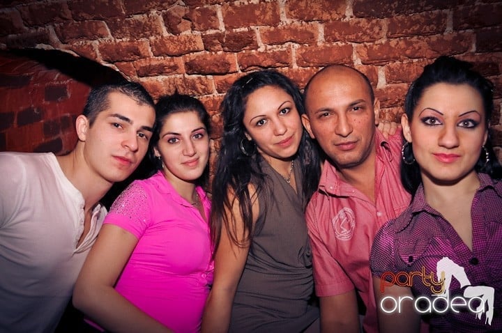 Sâmbăta începe cu Club Escape,