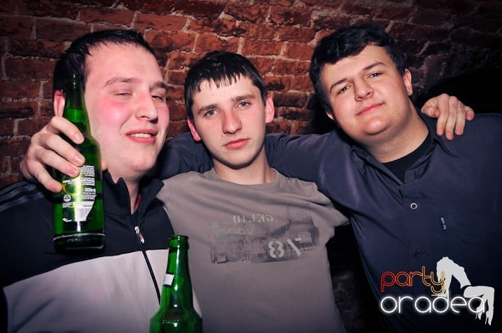 Sâmbăta începe cu Club Escape,