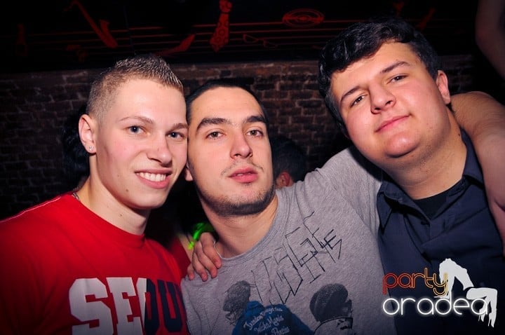 Sâmbăta începe cu Club Escape,