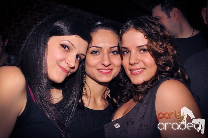Sâmbăta începe cu Club Escape,