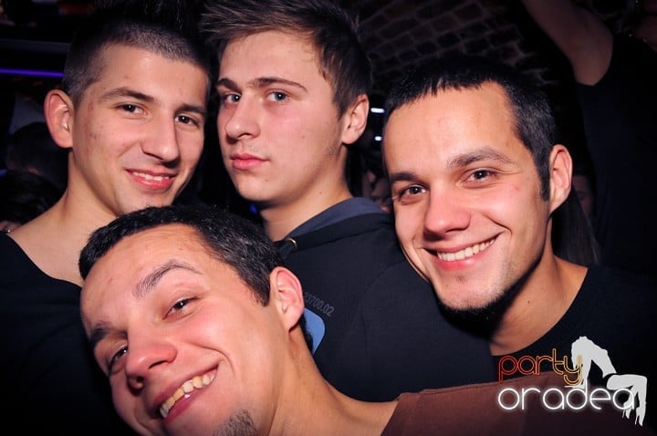 Sâmbăta începe cu Club Escape,
