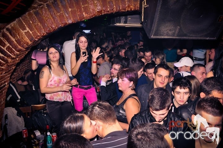 Sâmbăta începe cu Club Escape,
