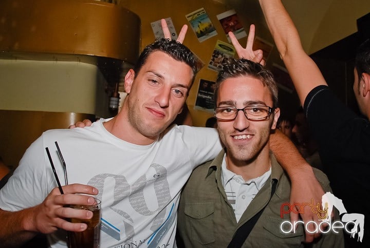 Sâmbătă începe distracţia în Yellow Submarine, 