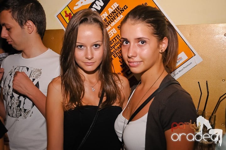 Sâmbătă începe distracţia în Yellow Submarine, 