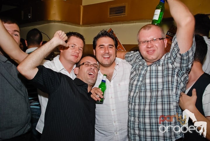 Sâmbătă începe distracţia în Yellow Submarine, 