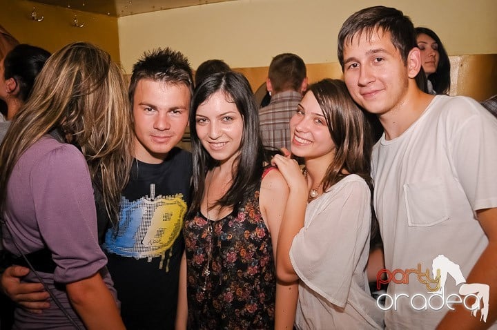 Sâmbătă începe distracţia în Yellow Submarine, 