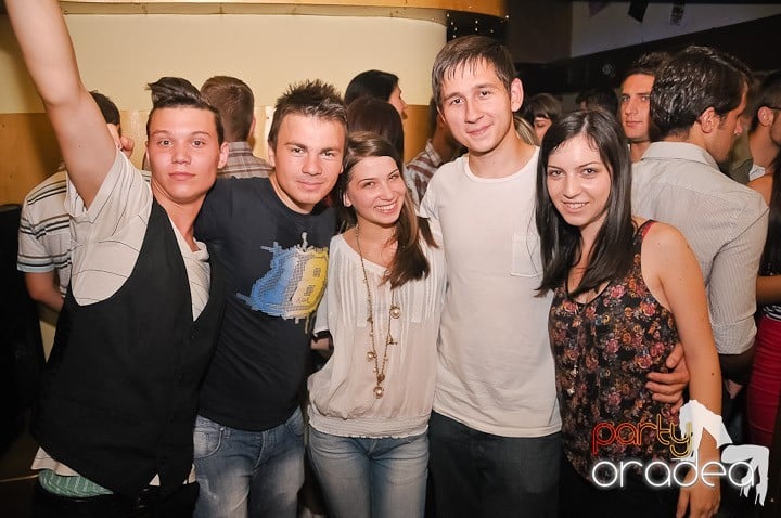 Sâmbătă începe distracţia în Yellow Submarine, 