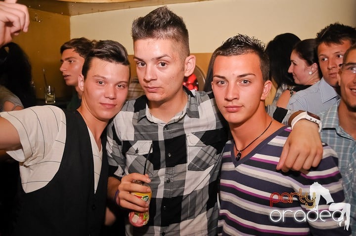 Sâmbătă începe distracţia în Yellow Submarine, 