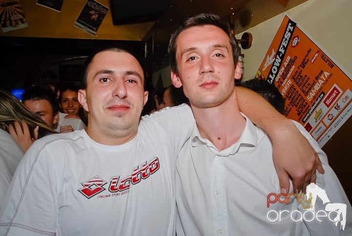 Sâmbătă începe distracţia în Yellow Submarine, 