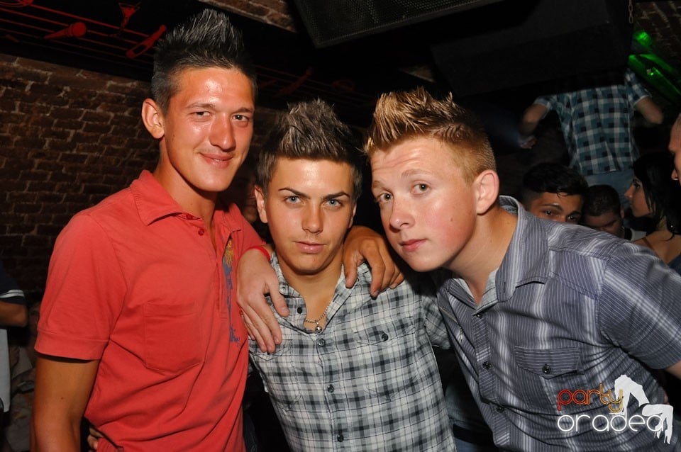 Sâmbătă noaptea @ Club Escape, 