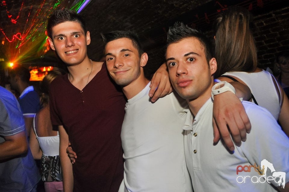 Sâmbătă noaptea @ Club Escape, 