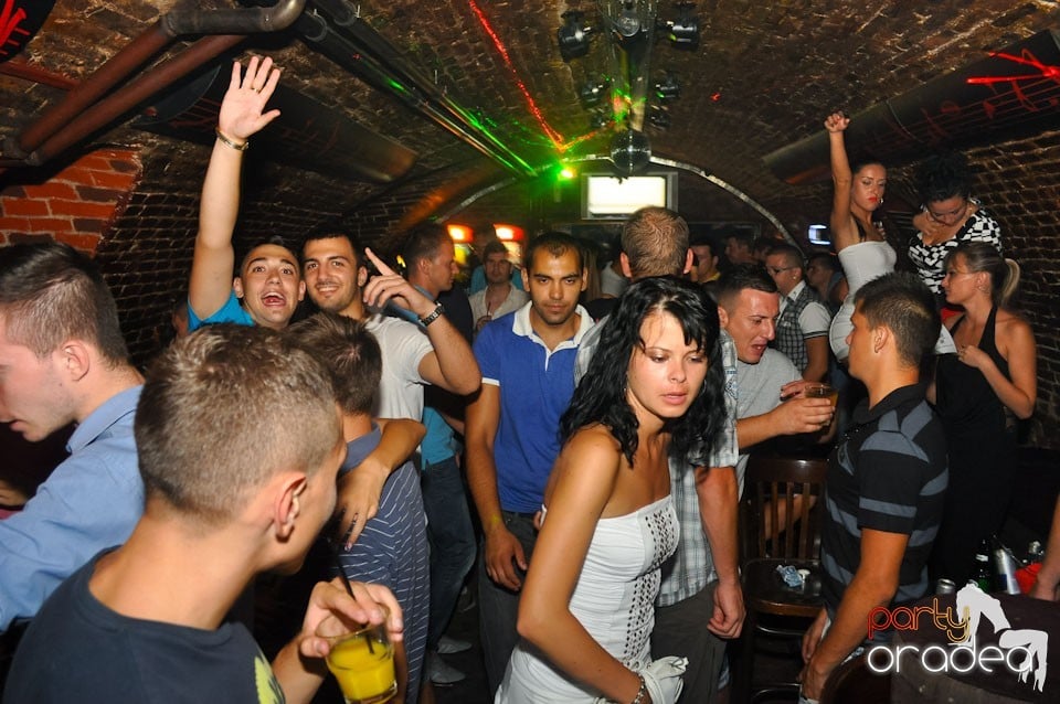 Sâmbătă noaptea @ Club Escape, 