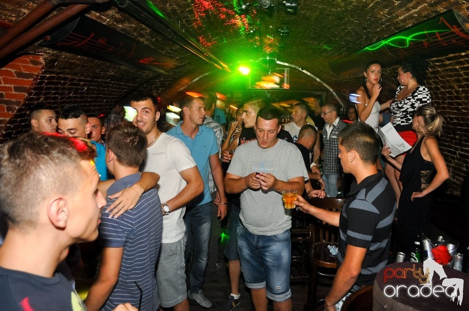 Sâmbătă noaptea @ Club Escape, 