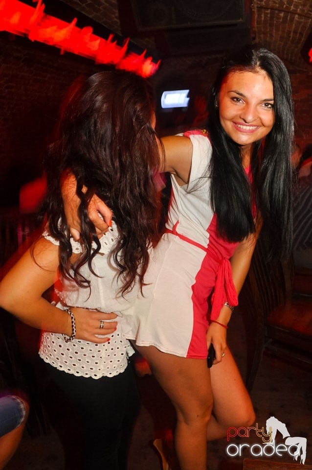 Sâmbătă noaptea @ Club Escape, 