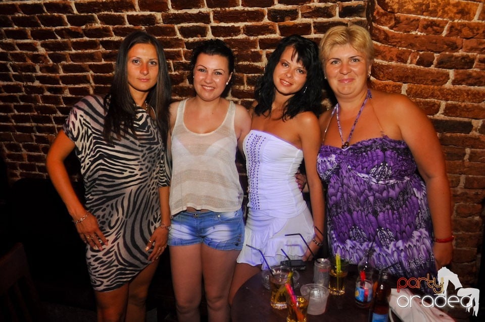 Sâmbătă noaptea @ Club Escape, 