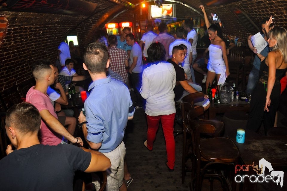 Sâmbătă noaptea @ Club Escape, 