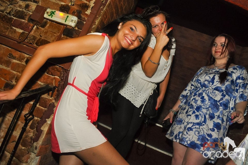 Sâmbătă noaptea @ Club Escape, 