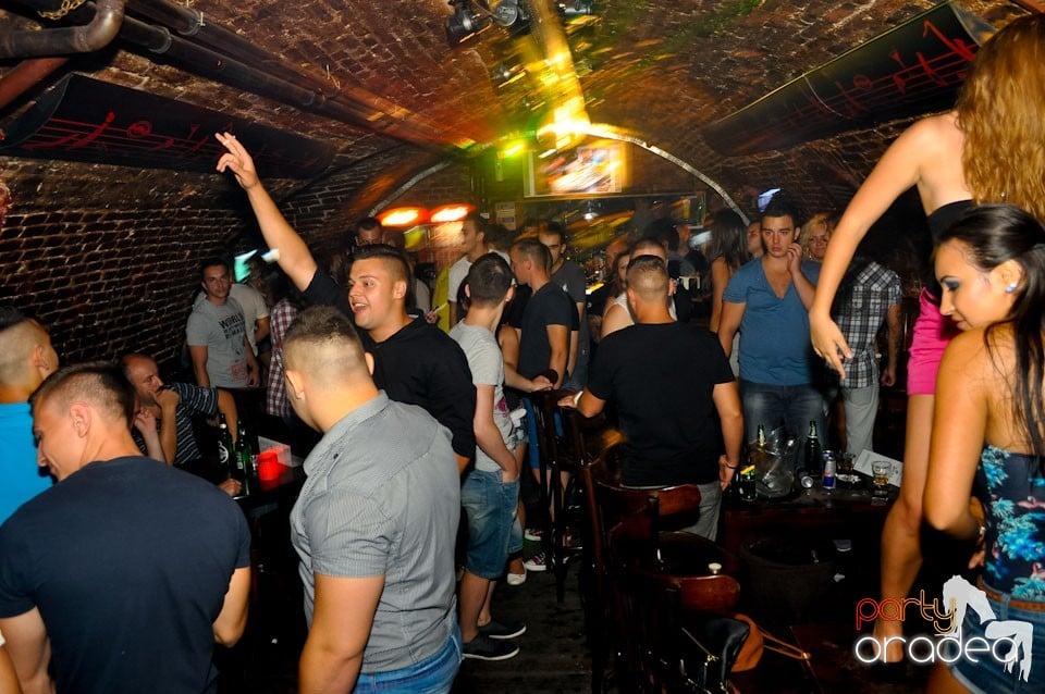 Sâmbătă noaptea @ Club Escape, 