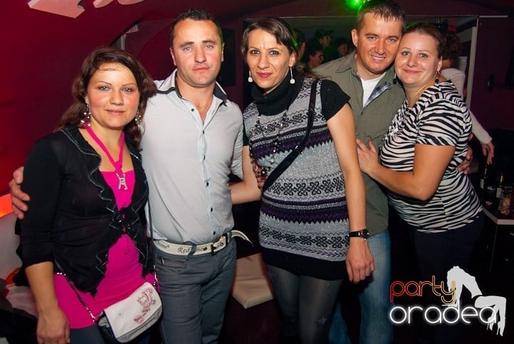 Sâmbătă noaptea în Club Atti's, 