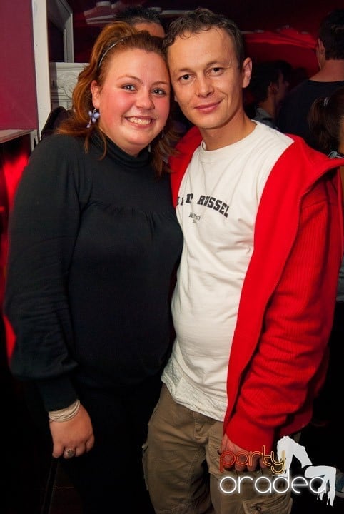 Sâmbătă noaptea în Club Atti's, 