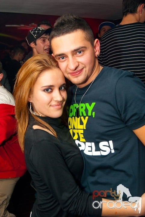 Sâmbătă noaptea în Club Atti's, 