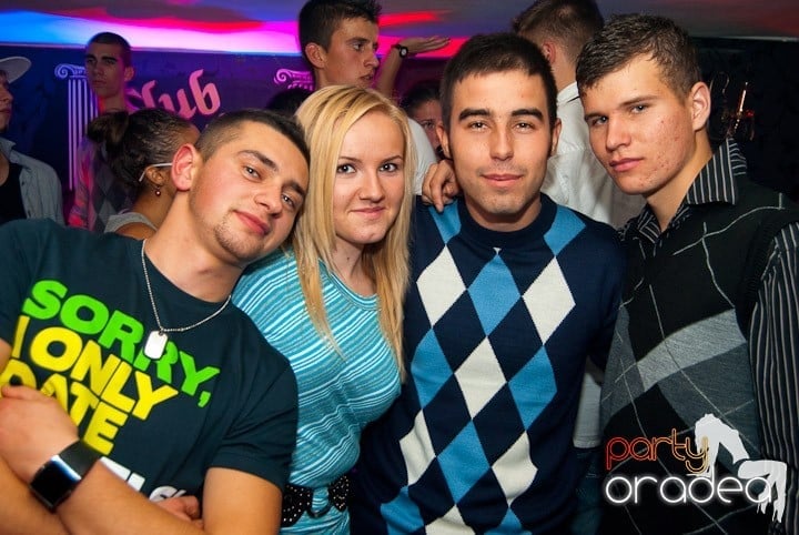 Sâmbătă noaptea în Club Atti's, 