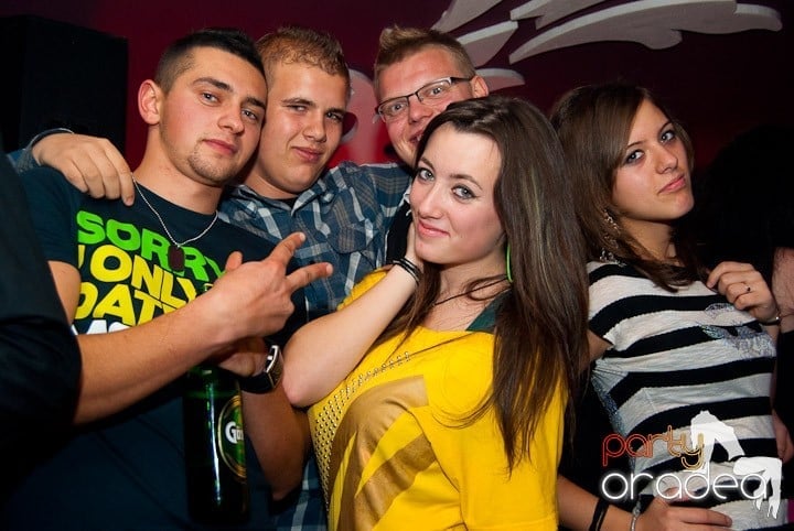 Sâmbătă noaptea în Club Atti's, 