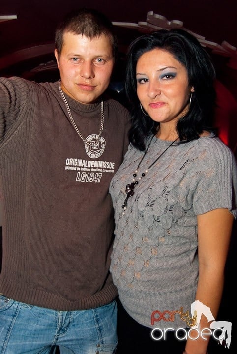 Sâmbătă noaptea în Club Atti's, 