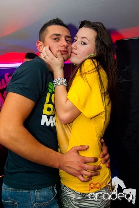 Sâmbătă noaptea în Club Atti's, 