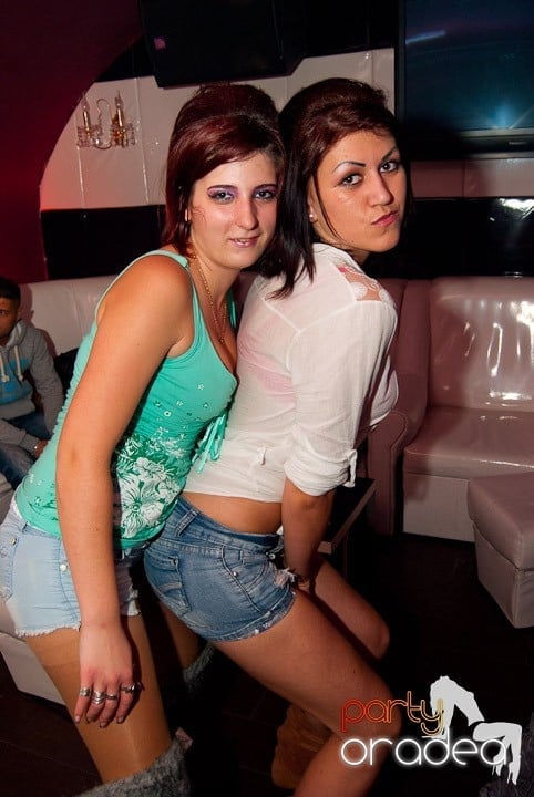 Sâmbătă noaptea în Club Atti's, 