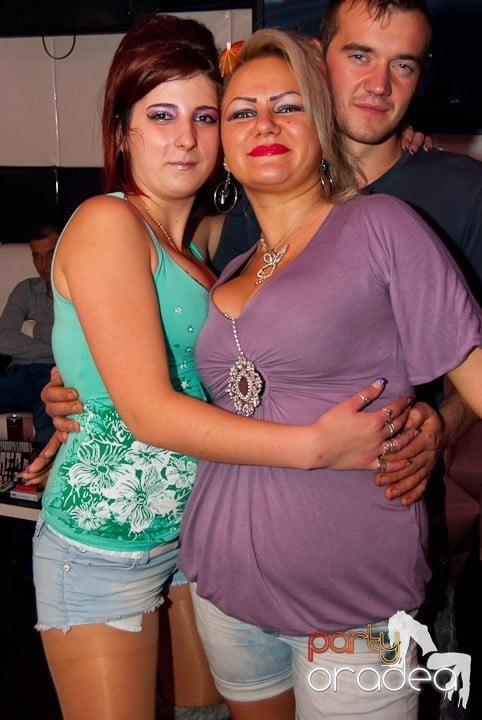 Sâmbătă noaptea în Club Atti's, 