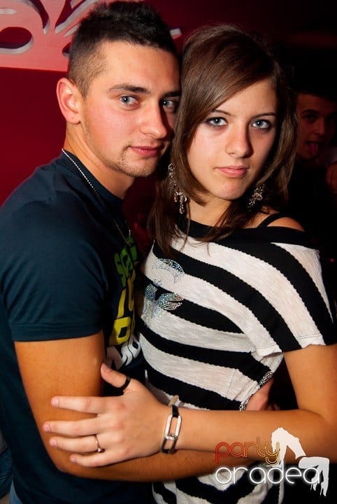 Sâmbătă noaptea în Club Atti's, 